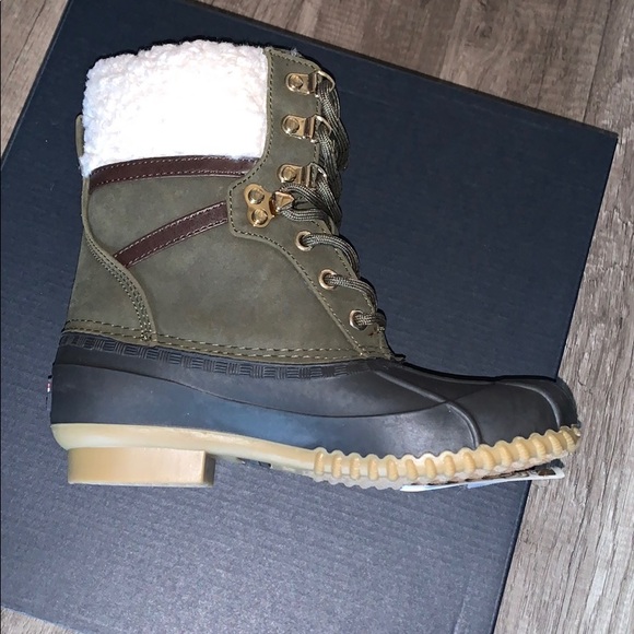 Tommy Hilfiger Rian 2 Faux Fur Closed Toe Mid-Calf - Picture 2 of 10